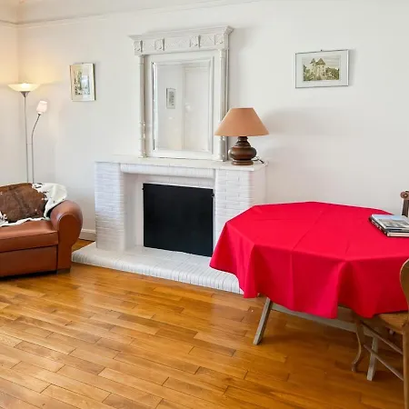 La Maison Des Hortensias Vic-sur-cere, 10 Pers Сasa de vacaciones *