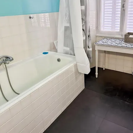 Сasa de vacaciones La Maison Des Hortensias Vic-sur-cere, 10 Pers *