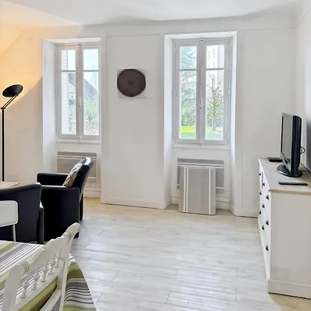 La Maison Des Hortensias Vic-sur-cere, 10 Pers Holiday home Vic-sur-Cere