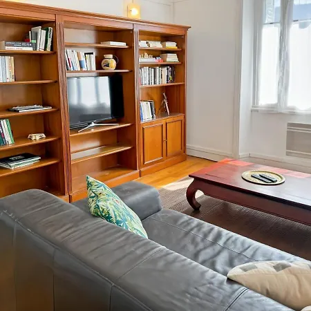 Сasa de vacaciones La Maison Des Hortensias Vic-sur-cere, 10 Pers Vic-sur-Cère