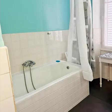 Сasa de vacaciones La Maison Des Hortensias Vic-sur-cere, 10 Pers Vic-sur-Cère