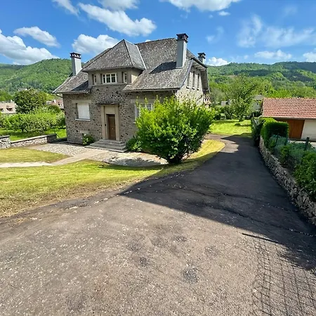 La Maison Des Hortensias Vic-sur-cere, 10 Pers Сasa de vacaciones