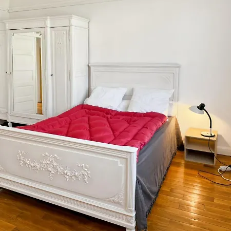 La Maison Des Hortensias Vic-sur-cere, 10 Pers Holiday home