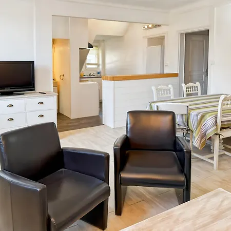 La Maison Des Hortensias Vic-sur-cere, 10 Pers Holiday home *