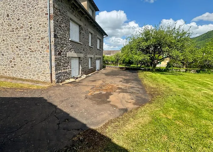 La Maison Des Hortensias Vic-sur-cere, 10 Pers *