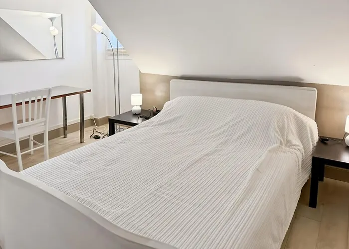 La Maison Des Hortensias Vic-sur-cere, 10 Pers * Vic-sur-Cère