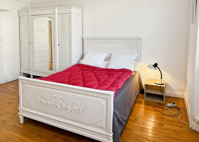 La Maison Des Hortensias Vic-sur-cere, 10 Pers Feriehus