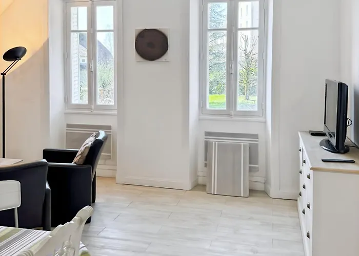 Feriehus La Maison Des Hortensias Vic-sur-cere, 10 Pers *